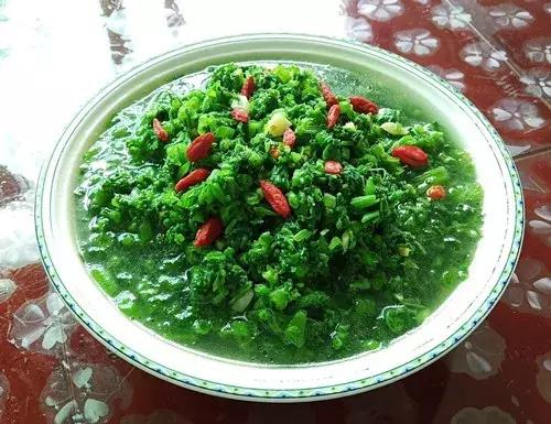 菜農(nóng)種植無需噴農(nóng)藥的蔬菜，不僅栽培簡單、而且效益高